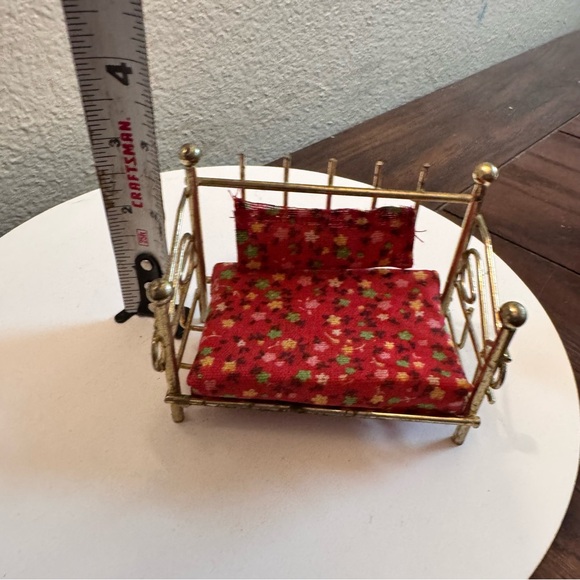 Vintage dollhouse furniture gold brass bed - Picture 5 of 5